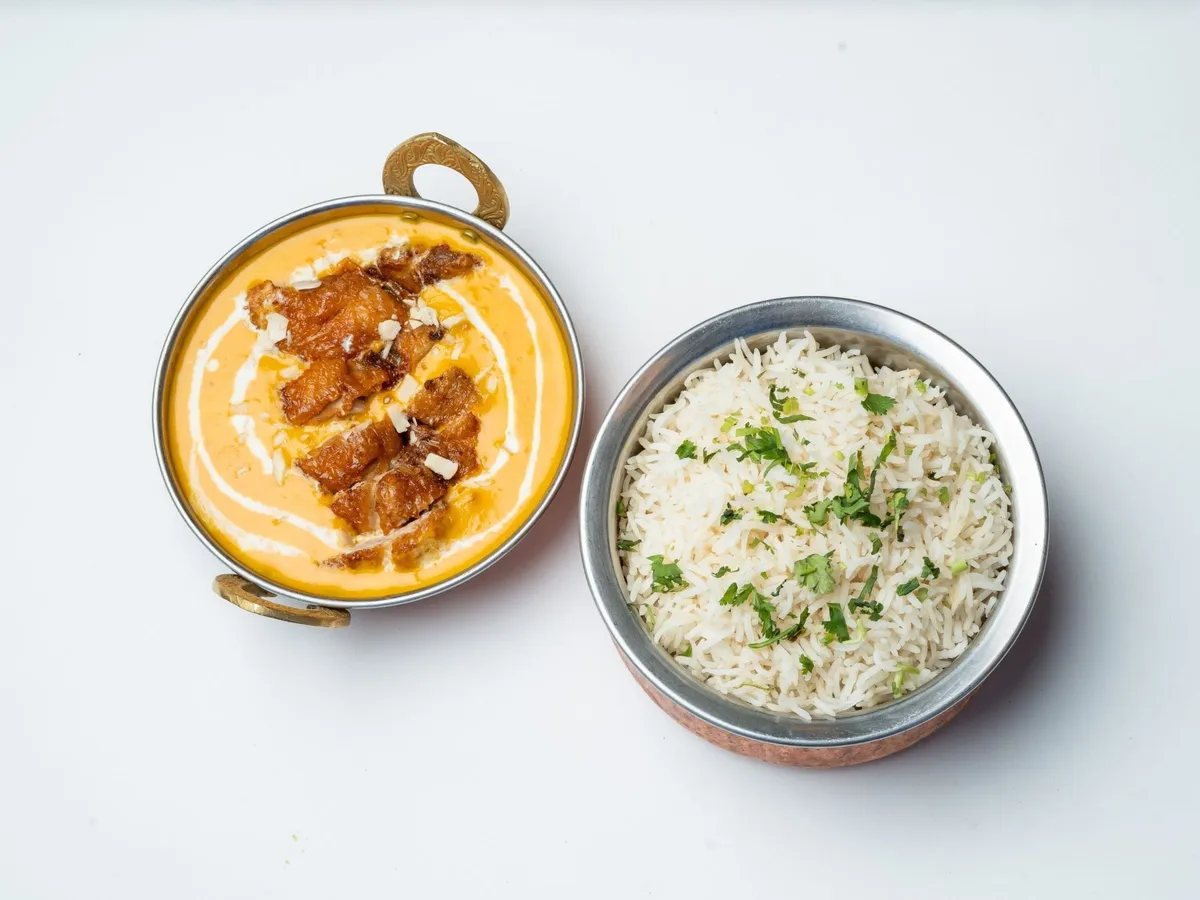 Mango-Curry mit glänzender, fruchtiger Sauce